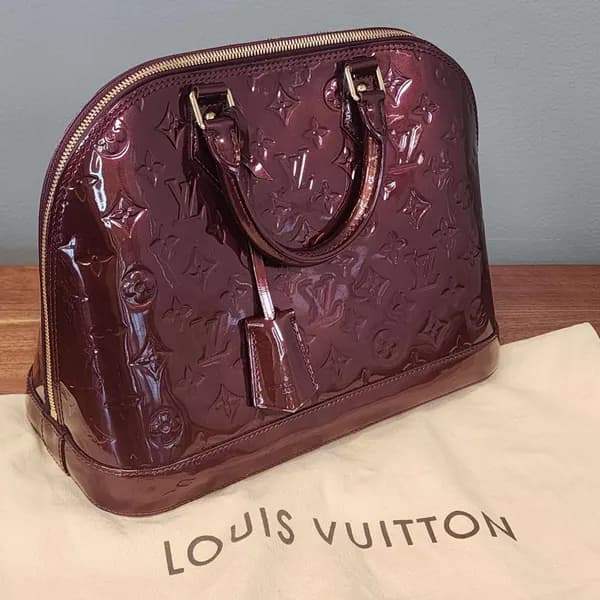 Luxury Purse Auction, close-up view