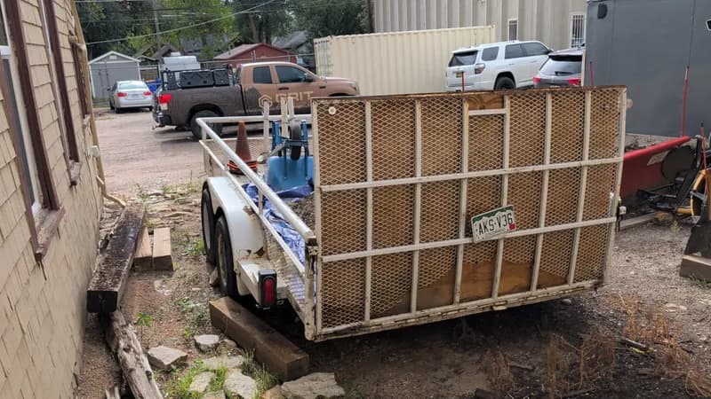 Tandem-Axle Utility Trailer w/ Mesh Sides, detail view