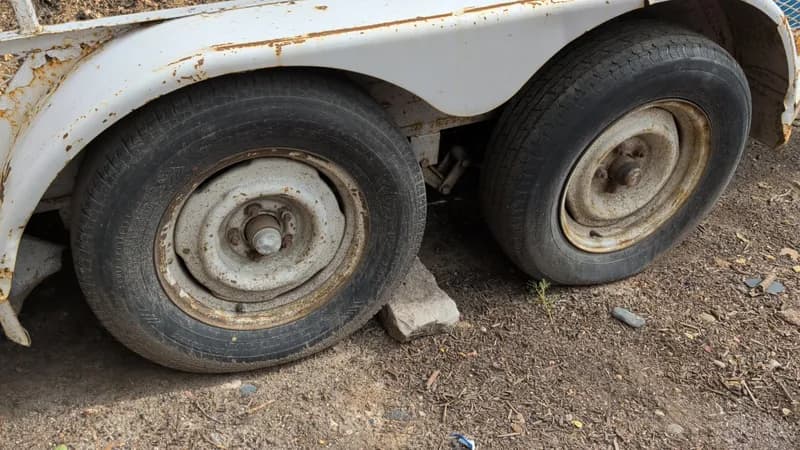 Tandem-Axle Utility Trailer w/ Mesh Sides, close-up view