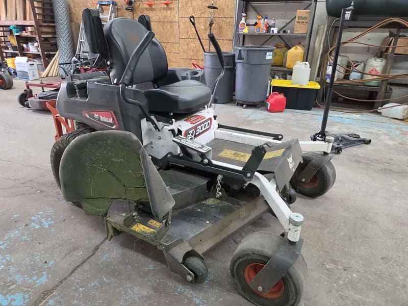 Bobcat ZT3000 Zero-Turn Radius Mower. Starts and Runs. 126.4 Hours., detail view