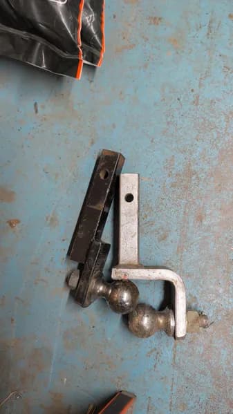 Trailer Hitch Ball Mount w/ Dual Balls, primary view