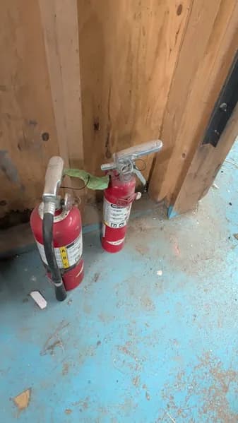 Fire Extinguisher Lot (2 Units), primary view