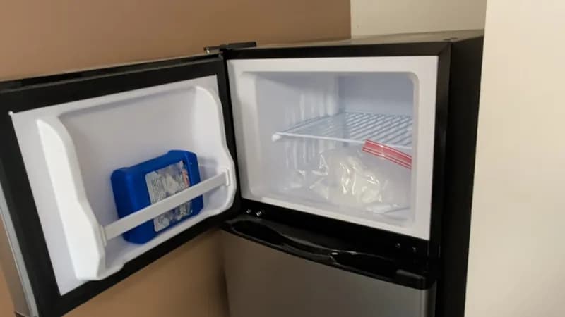 Insignia Top-Freezer Refrigerator 18 cu ft Stainless Steel, rear view