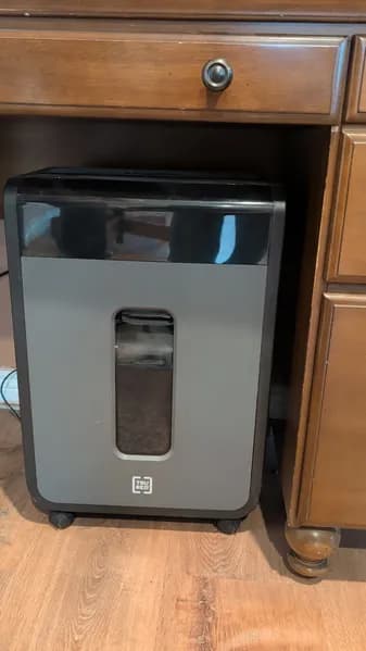 Tru Red TR-NMC100AFA Micro-Cut Paper Shredder, primary view