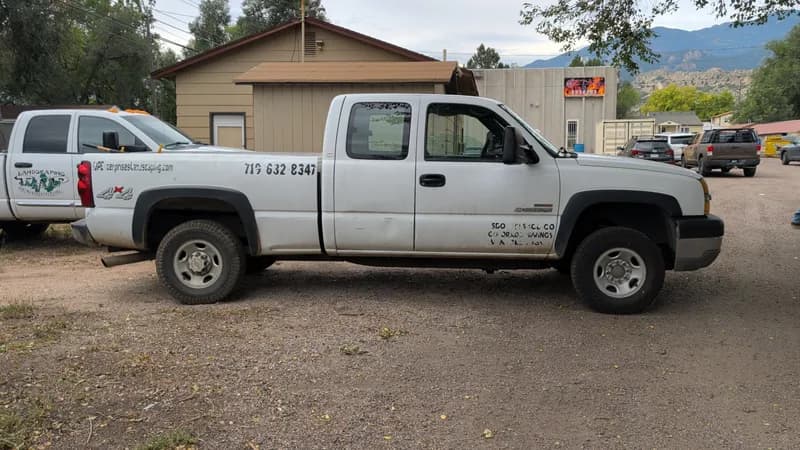 Chevrolet Silverado 2500HD Pickup Truck w/ Tools, view 7