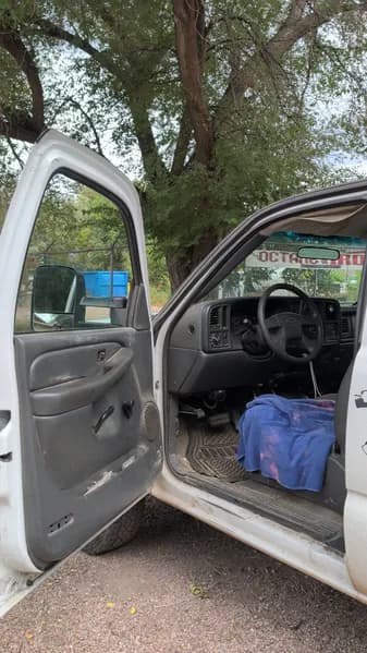 Chevrolet Silverado 2500HD Pickup Truck w/ Tools, view 11