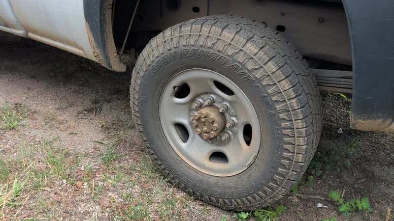Chevrolet Silverado 2500HD Pickup Truck w/ Tools, view 20