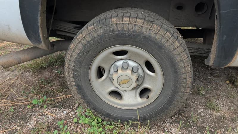 Chevrolet Silverado 2500HD Pickup Truck w/ Tools, view 21