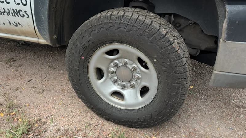 Chevrolet Silverado 2500HD Pickup Truck w/ Tools, view 22