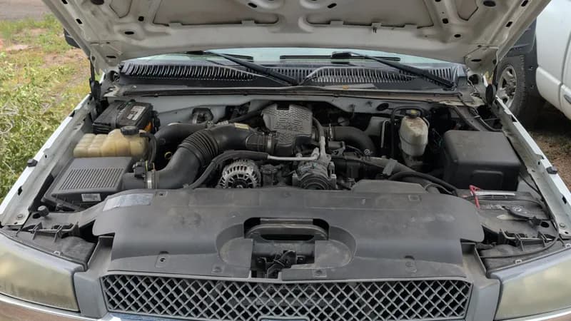 Chevrolet Silverado 2500HD Pickup Truck w/ Tools, view 23