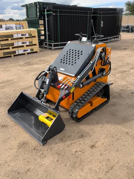 LandHonor LHR-T460S2 Skid Steer Loader 23HP, side view