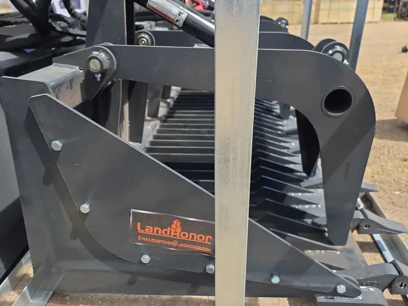 LandHonor Rock Grapple Bucket 72 Inch, side view