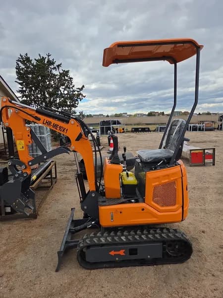 LandHonor LHR-ME10X1 Mini Excavator - Runs & Drives, 4 Hours, Key Present, primary view