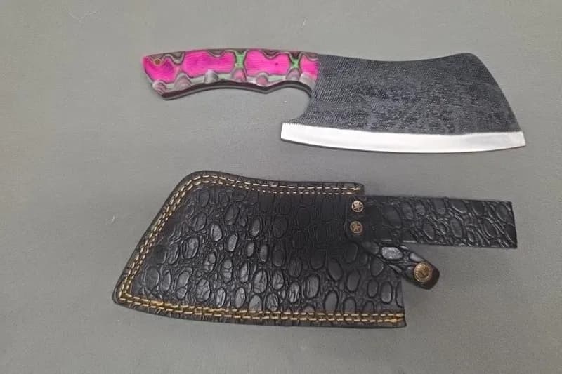 Cleaver Knife Set w/ Pink Handle & Leather Sheath, rear view